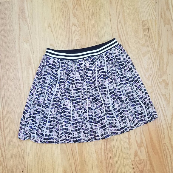 Hollister Dresses & Skirts - 🔴 Trendy Hollister Size L skirt